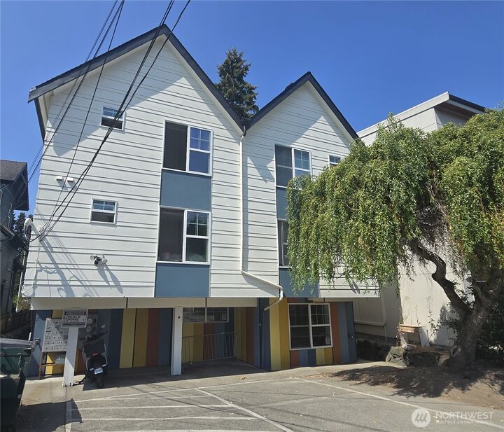 Property Photo:  5612 A  Roosevelt Way NE A  WA 98105 