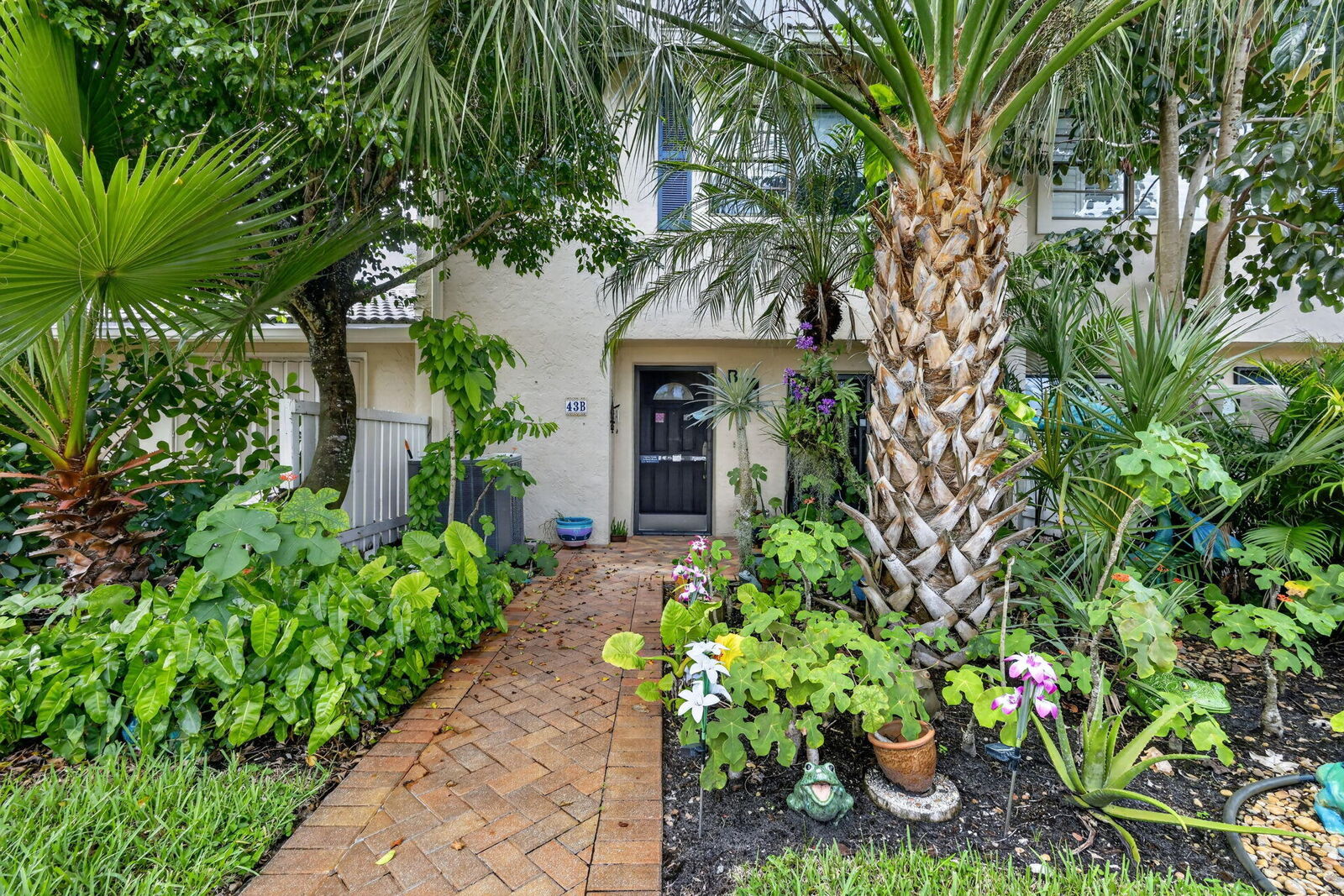 Property Photo:  43 W Stratford Lane W B  FL 33436 