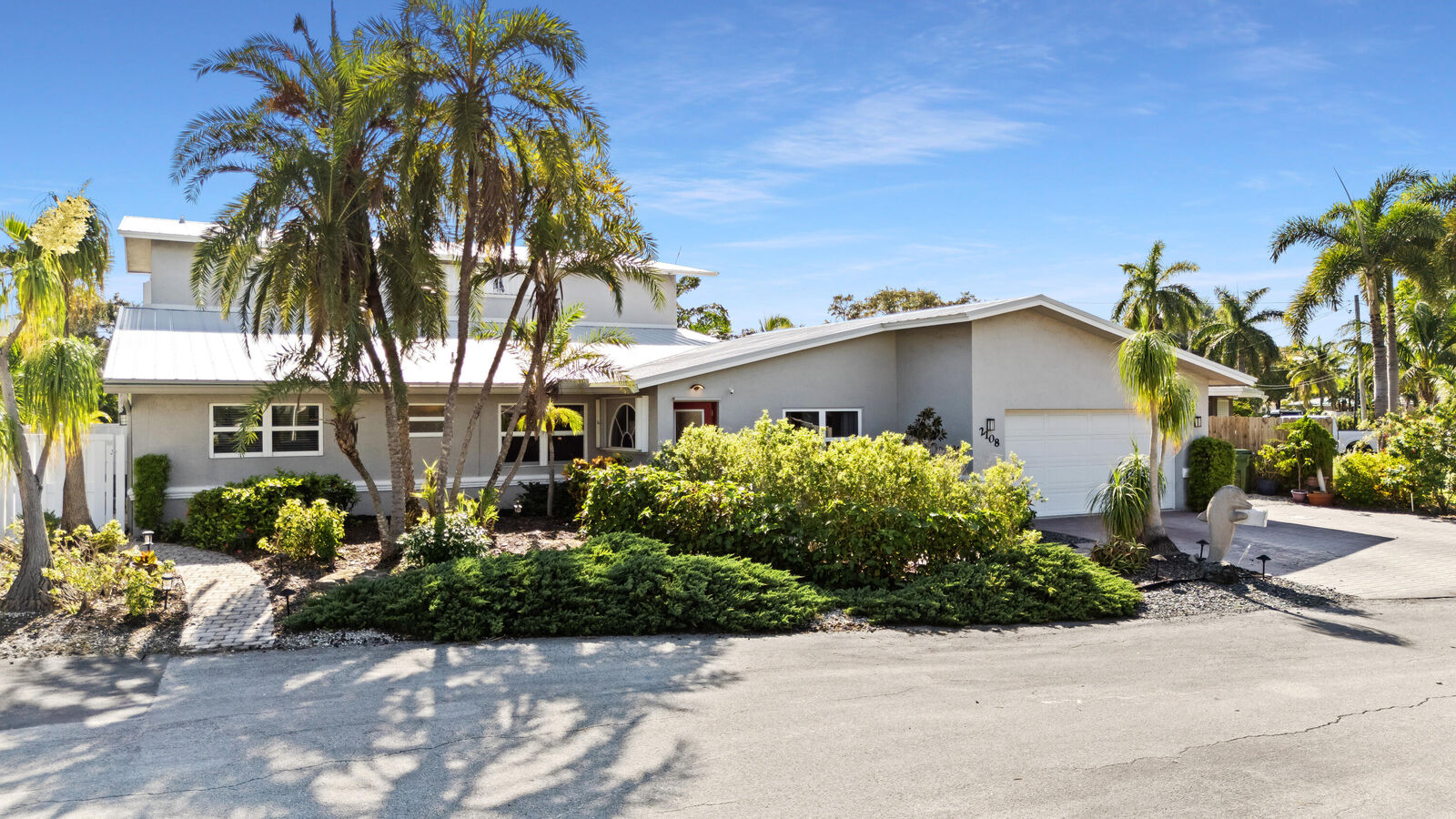Property Photo: 2108 NE 24th Street FL 33305