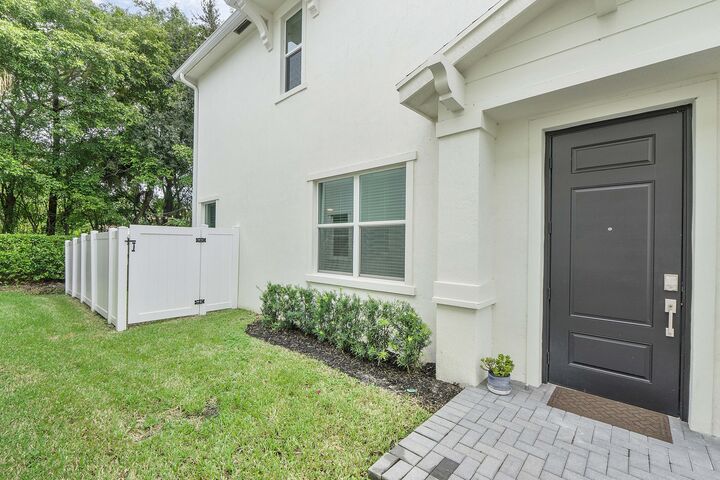 Property Photo: 4567 Hollister Avenue FL 33463