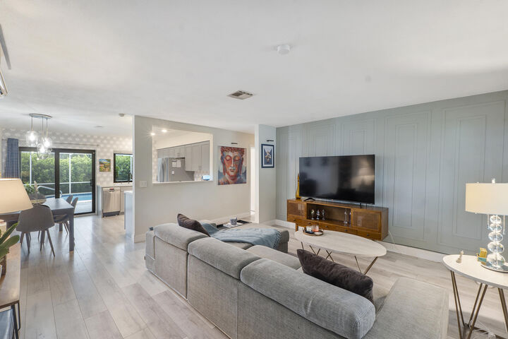 Property Photo: 4450 NW 19th Avenue FL 33309