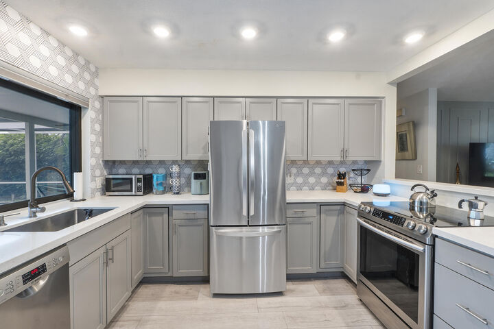 Property Photo: 4450 NW 19th Avenue FL 33309