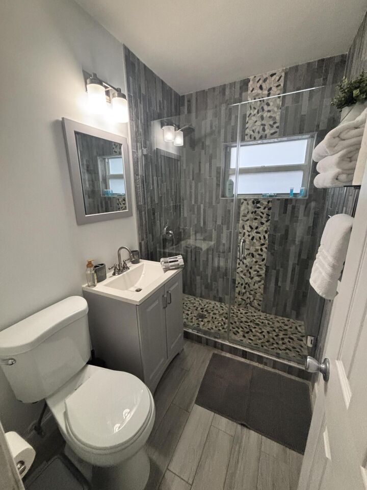Property Photo: 1345 NE 15th Avenue 2 FL 33304