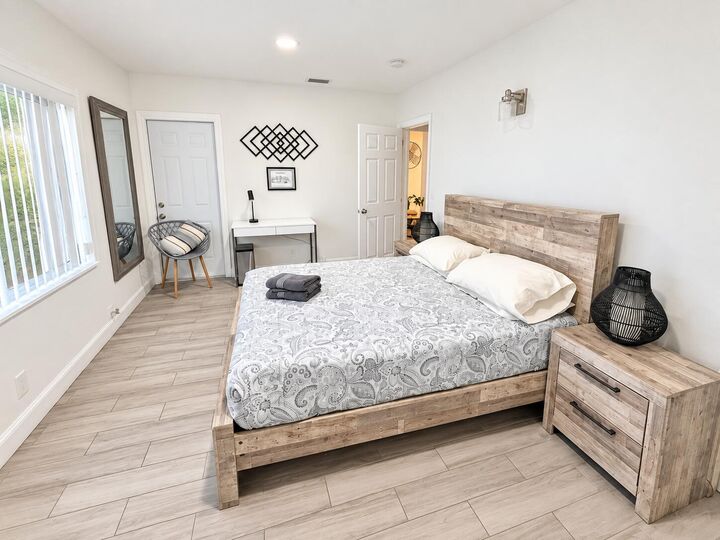 Property Photo:  1345 NE 15th Avenue 2  FL 33304 