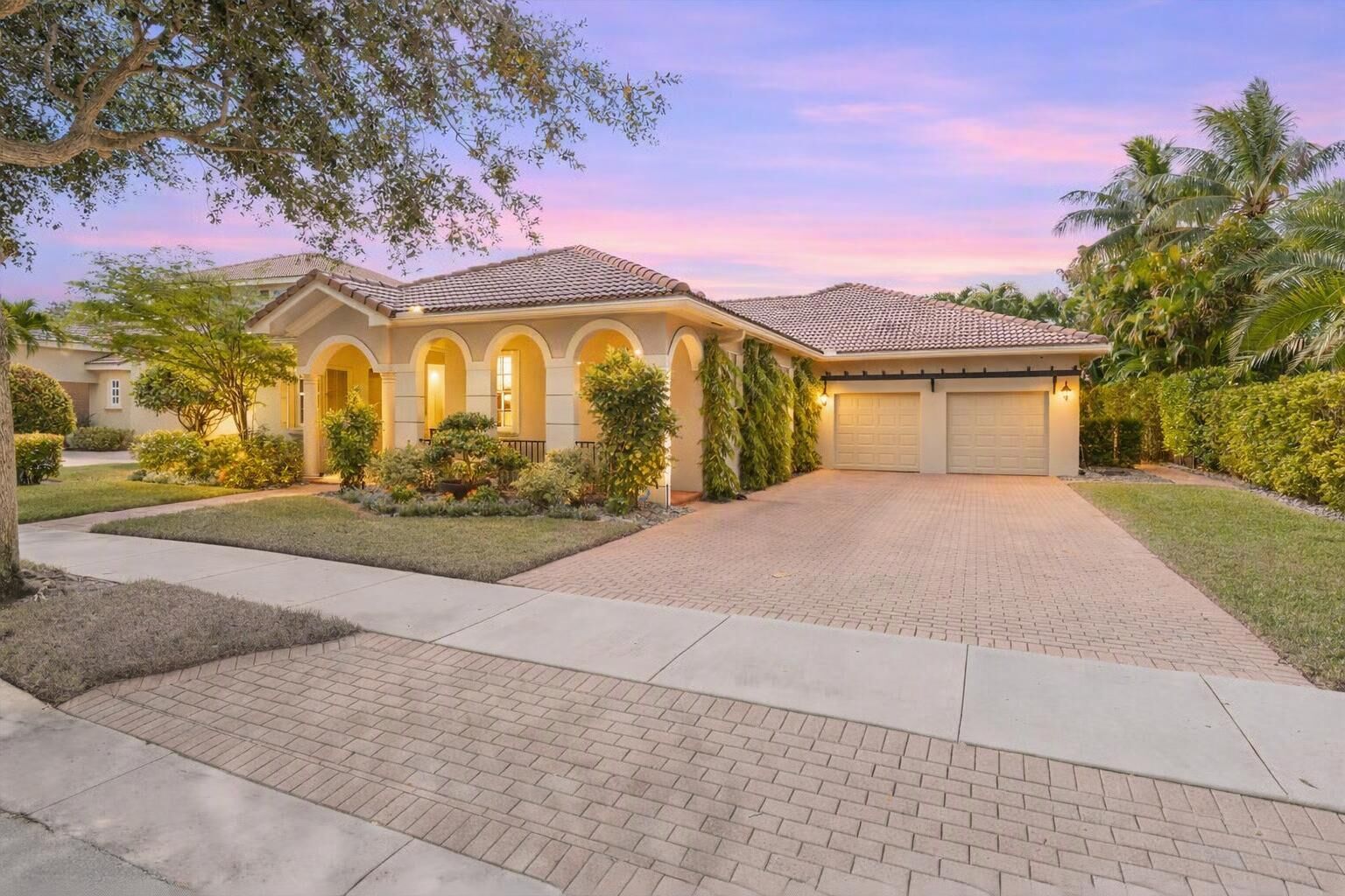 Property Photo:  136 Via Santa Cruz  FL 33458 