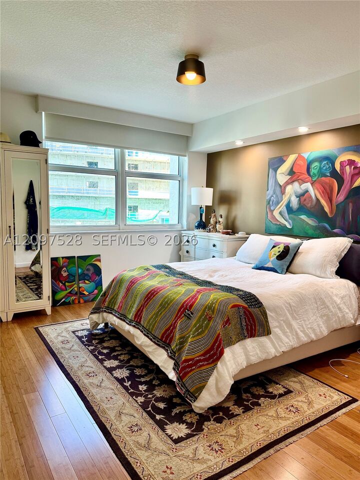 Property Photo:  31 SE 5th St 1708  FL 33131 