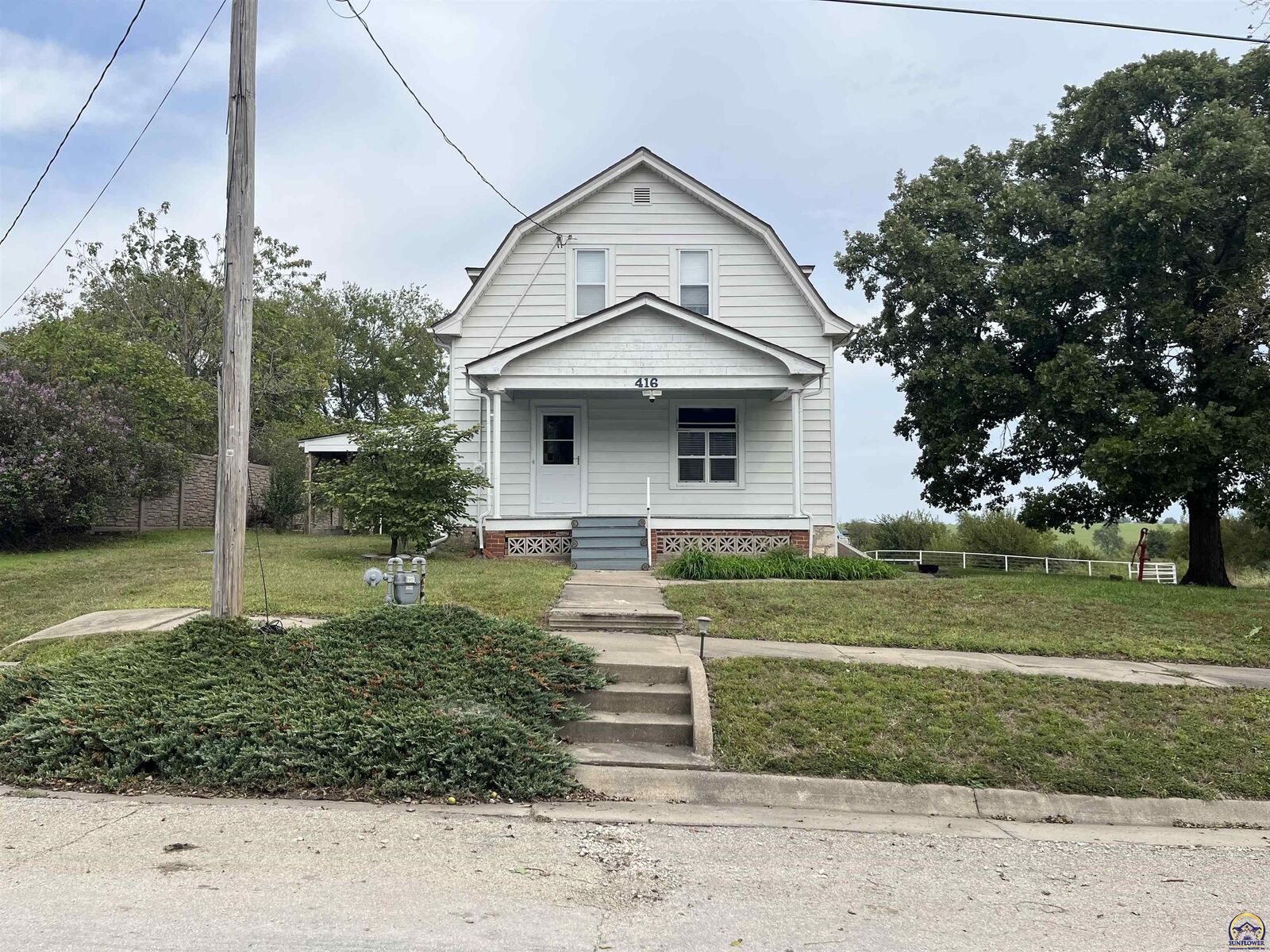 Property Photo:  416 1st St  KS 66423 