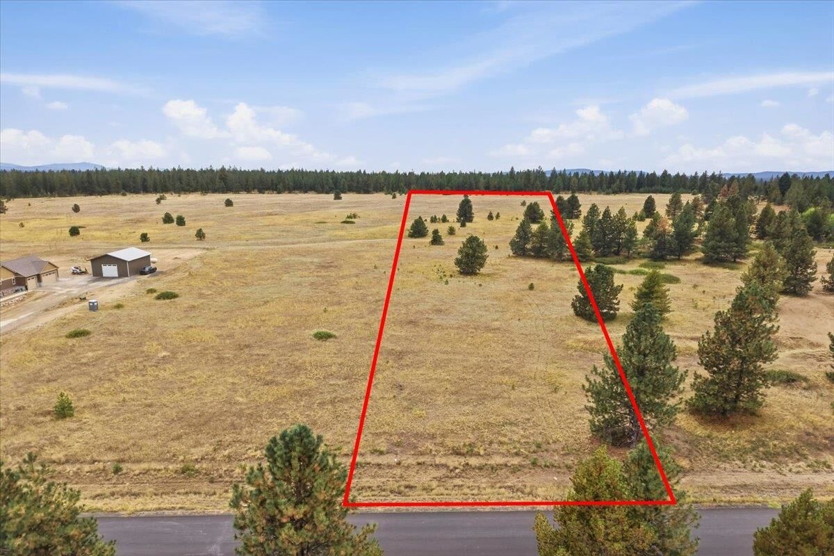 Property Photo:  623 W Slaton Ln  WA 99006 