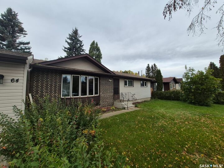 Property Photo:  64 Clarewood Crescent  SK S3N 2V2 