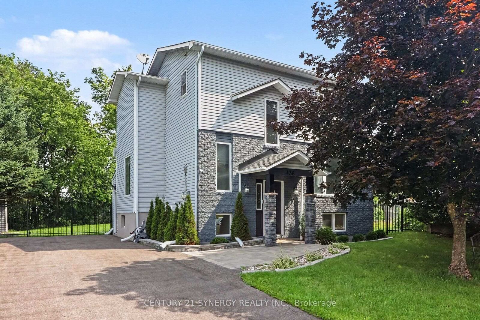 Photo de la propriété: 436 Yves Street ON K4K 1E9