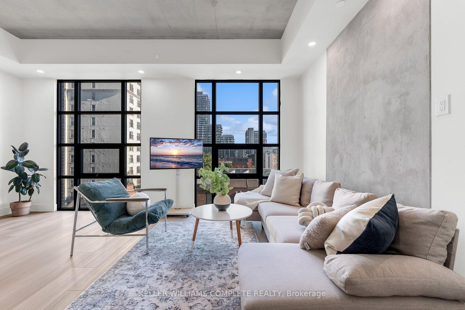 Property Photo:  24 Augusta Street 401  ON L8N 0B7 
