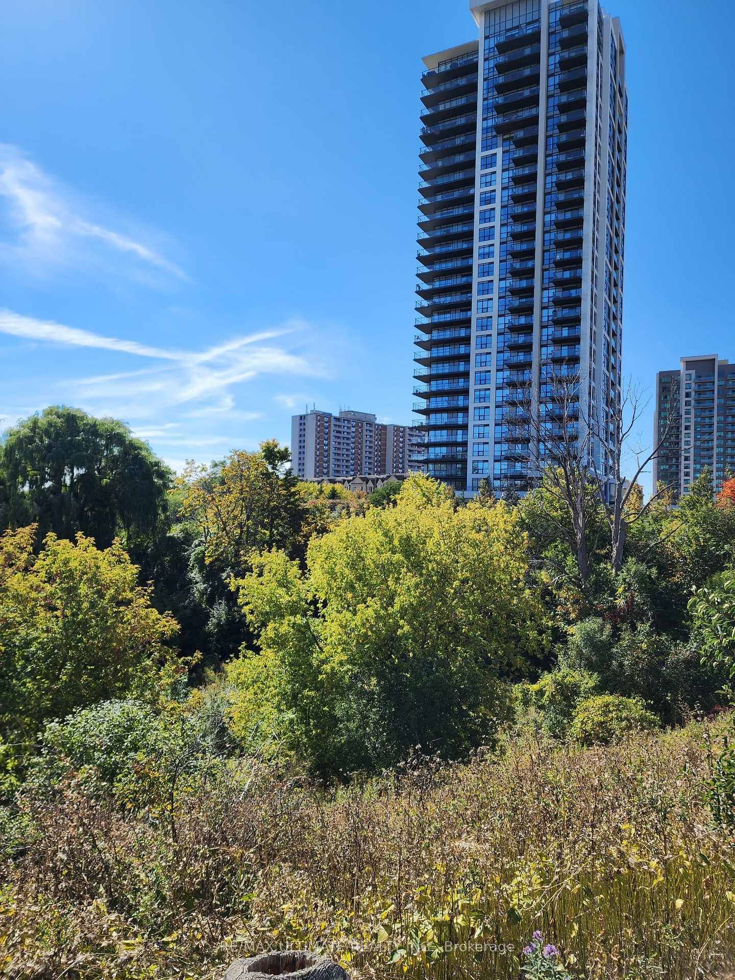 Property Photo:  1255 Bayly Street 1703  ON L1W 1L7 