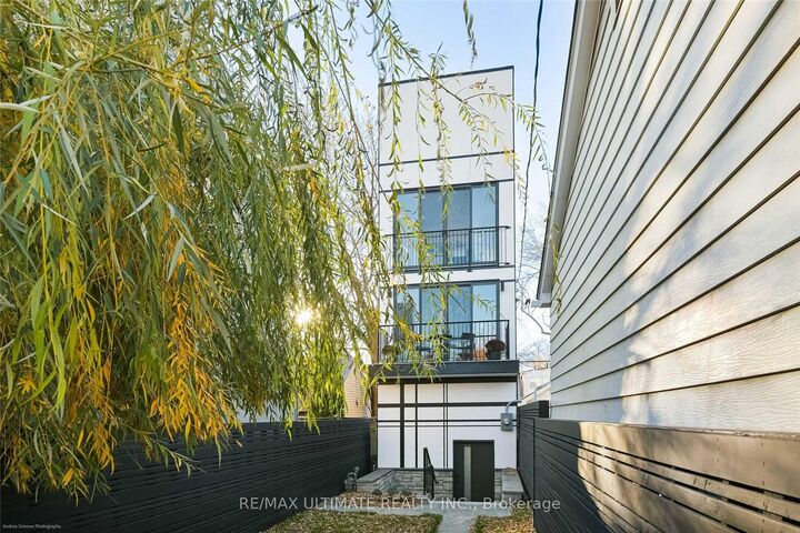 Property Photo:  154 Hamilton Street  ON M4M 2E1 