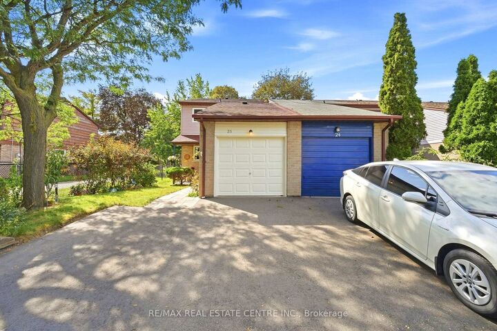 Property Photo:  25 Scottsdale Court  ON L6W 3R8 