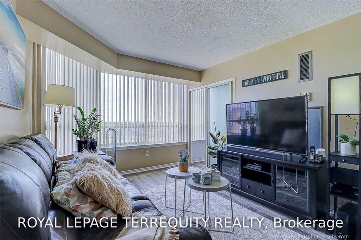 Property Photo:  5 Greystone Walk Drive 1710  ON M1K 5J5 