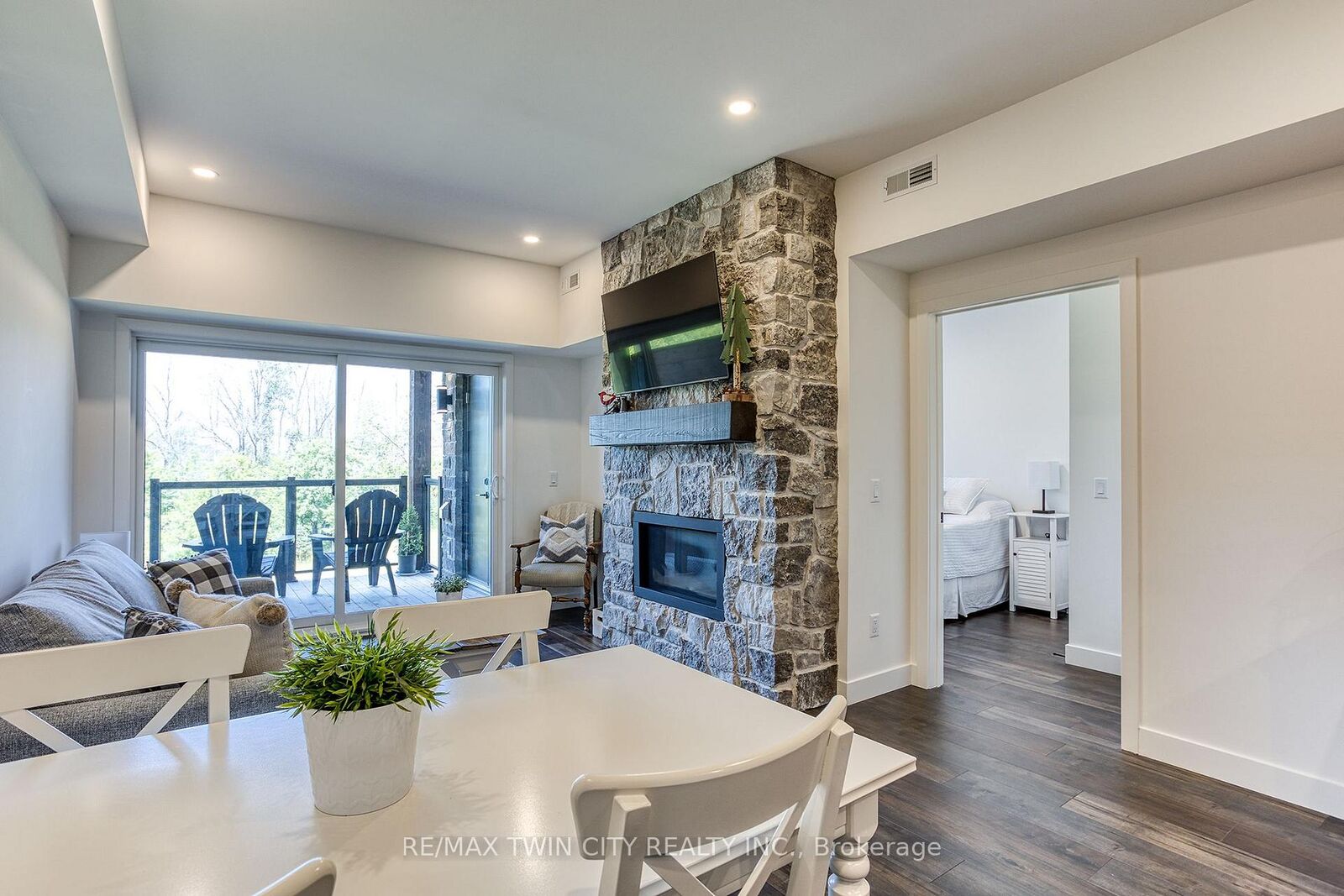 Property Photo:  12 Beausoleil Lane 206  ON L9Y 2X5 