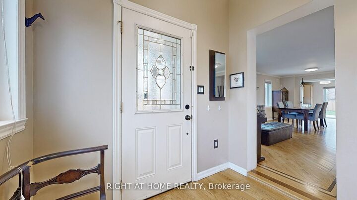 Property Photo:  68 Eaglewood Boulevard E  ON L5G 1V4 