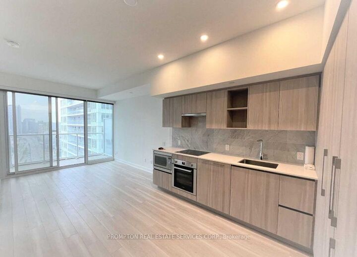 Property Photo:  19 Bathurst Street 3807  ON M5V 0N2 