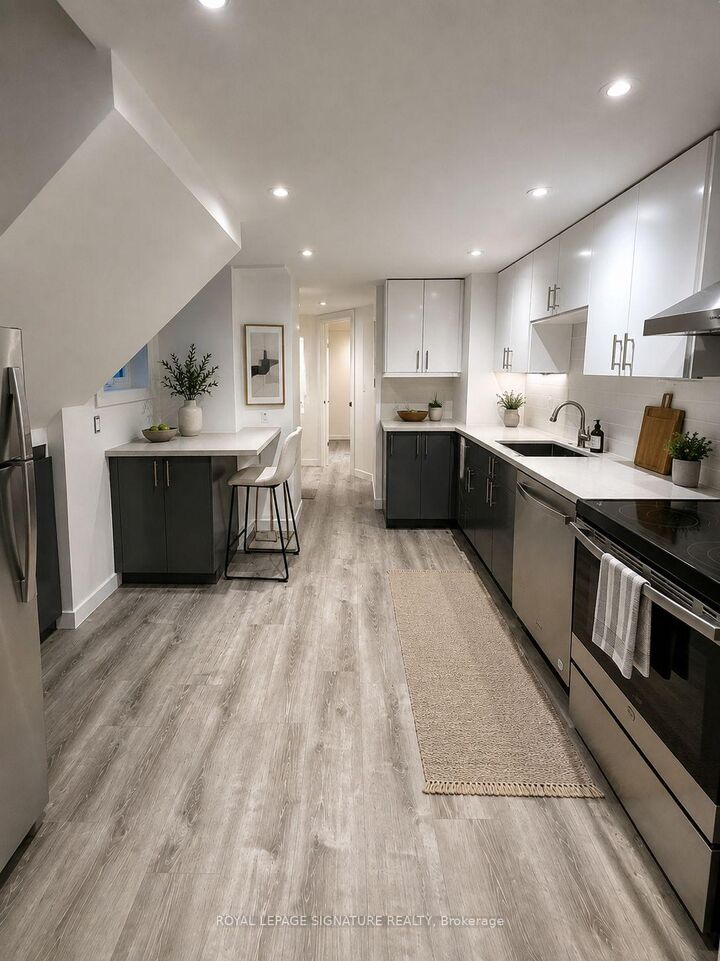 Property Photo:  22 Curzon Street Lower  ON M4M 3B4 