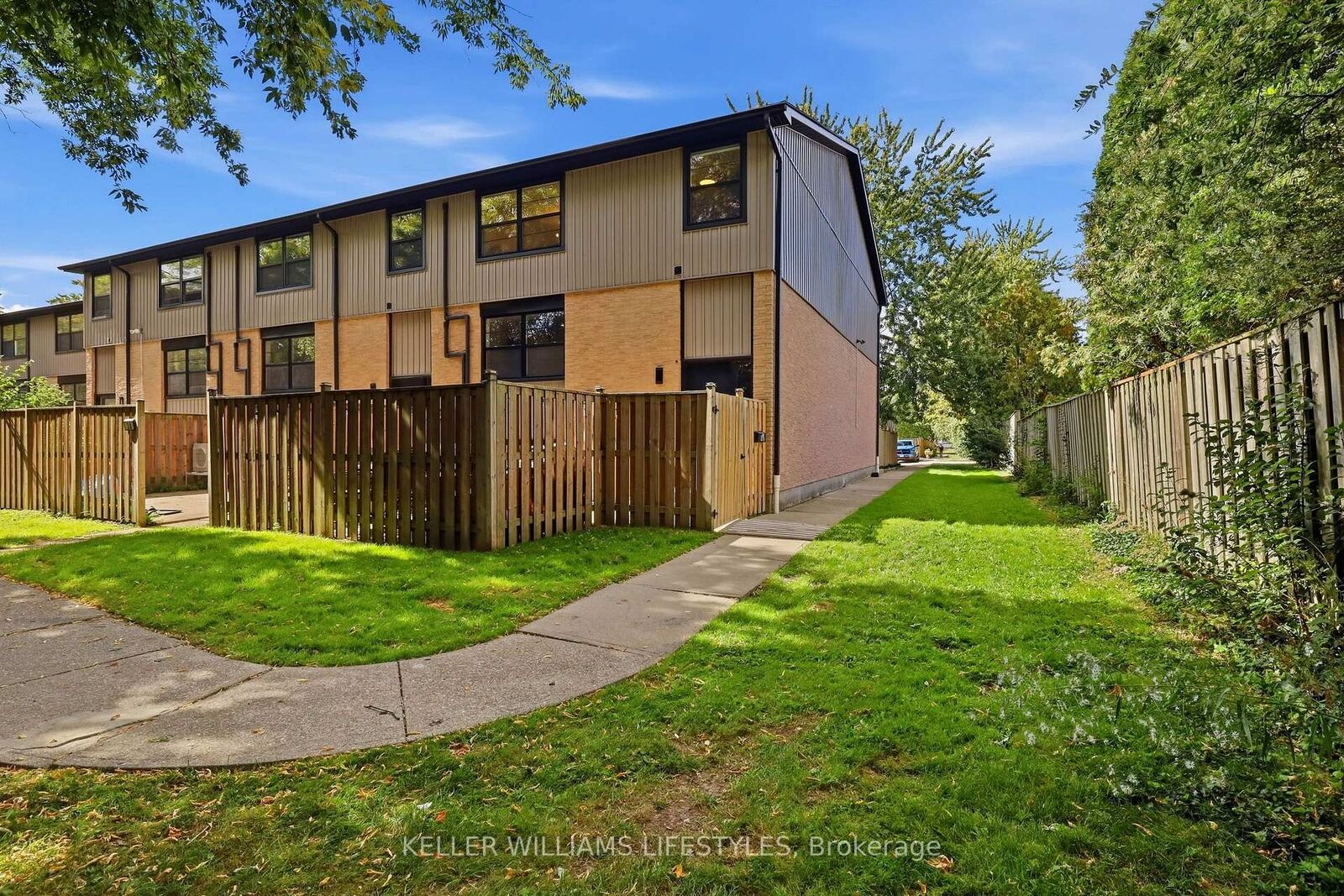 Property Photo: 105 Andover Drive 36 ON N6J 4B1