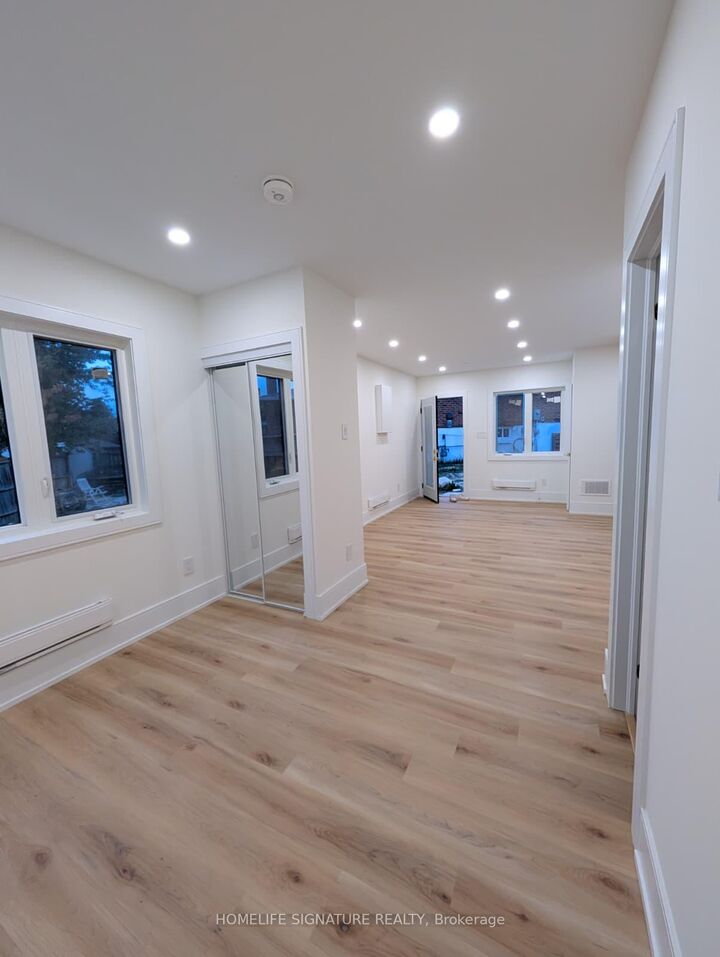 Property Photo:  22 Medina Place Garden Suite  ON L6S 3E8 