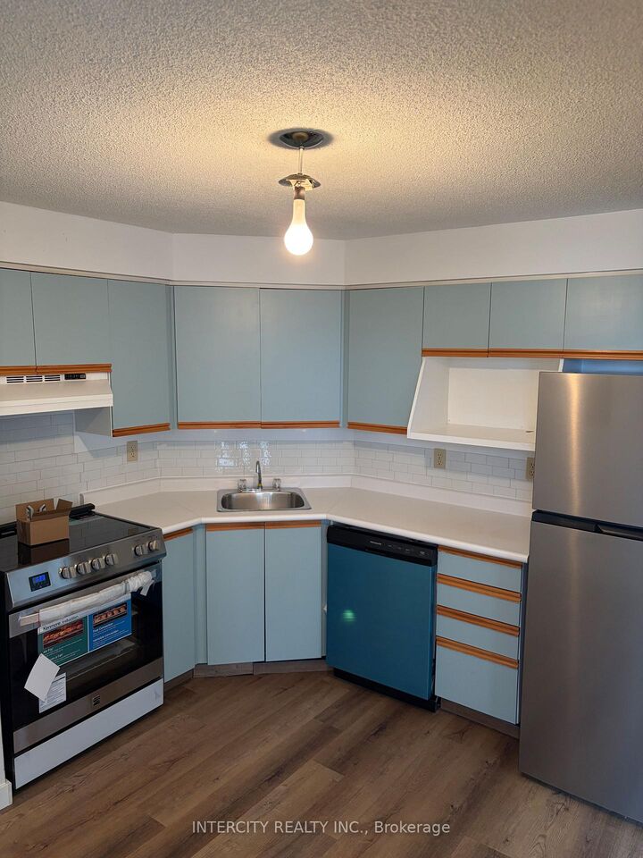 Property Photo:  61 Markbrook Lane 1110  ON M9V 5E7 