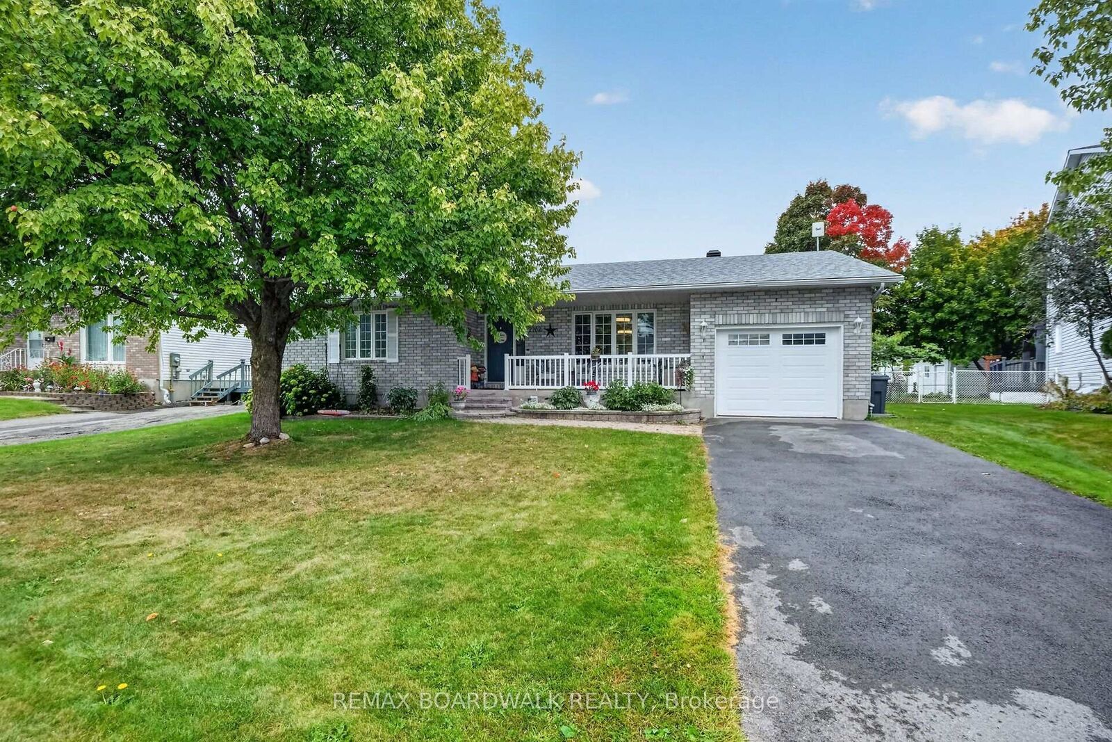 Property Photo: 2762 Julie Street ON K4K 1M2