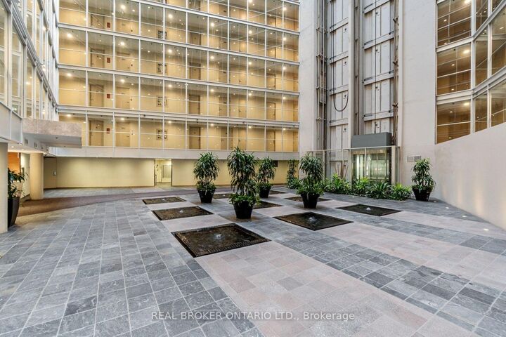 Property Photo:  650 Queens Quay W 915  ON M5V 3N2 