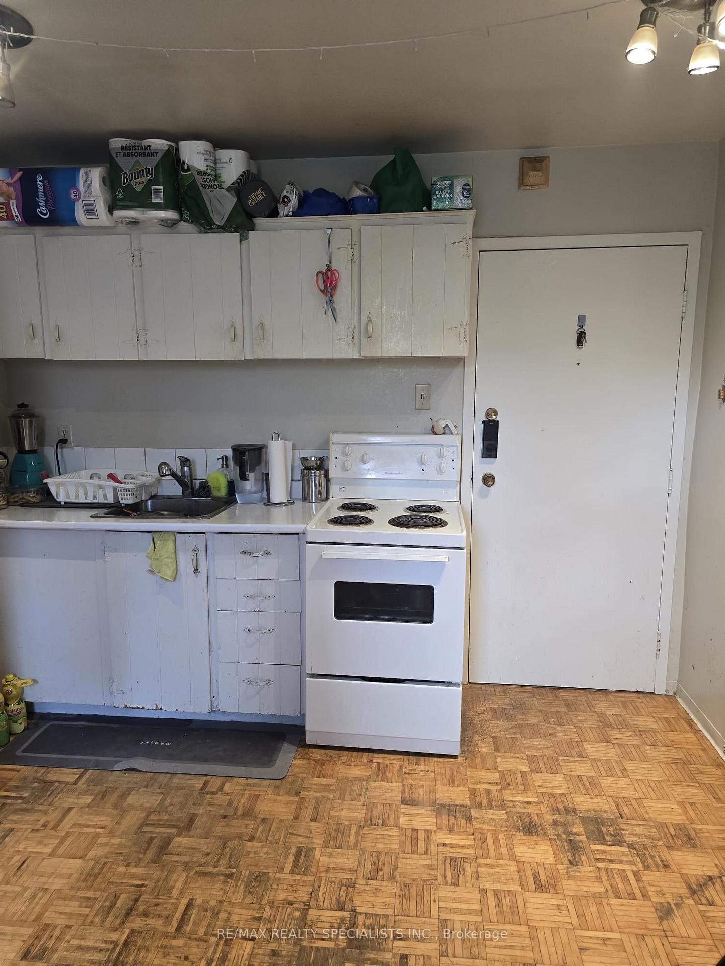 Property Photo:  1087 Bloor Street W 305  ON M6H 1M5 
