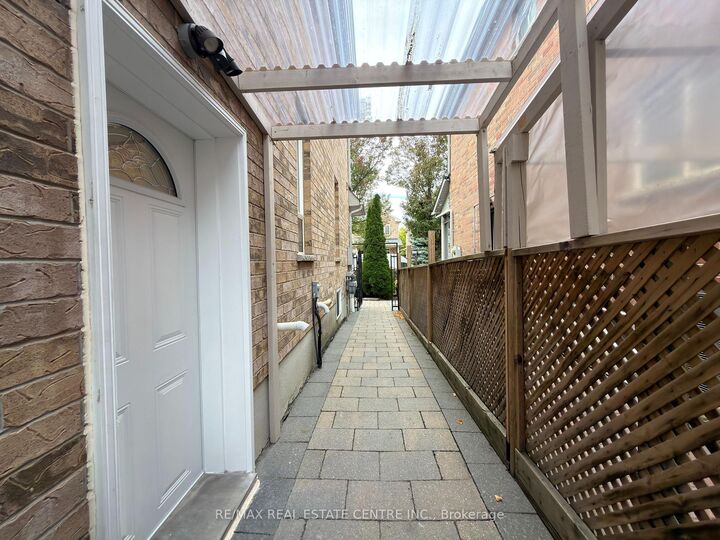 Property Photo:  53 Dybal Street Lower  ON L4H 2L2 