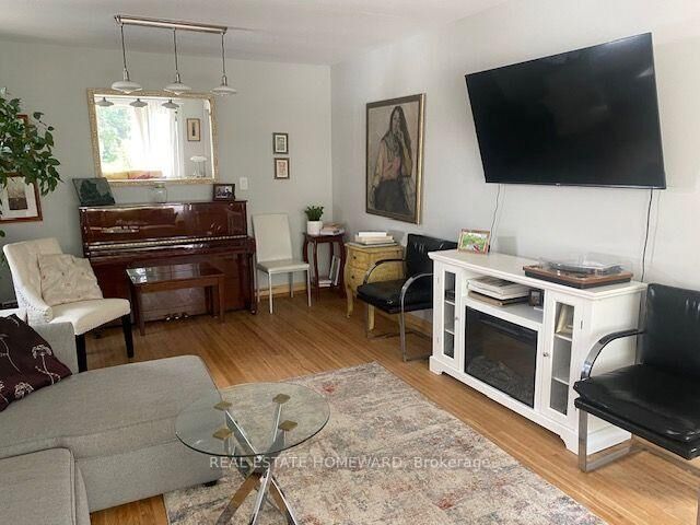 Property Photo:  1407 Kenmuir Avenue Main Floor  ON L5G 4B3 
