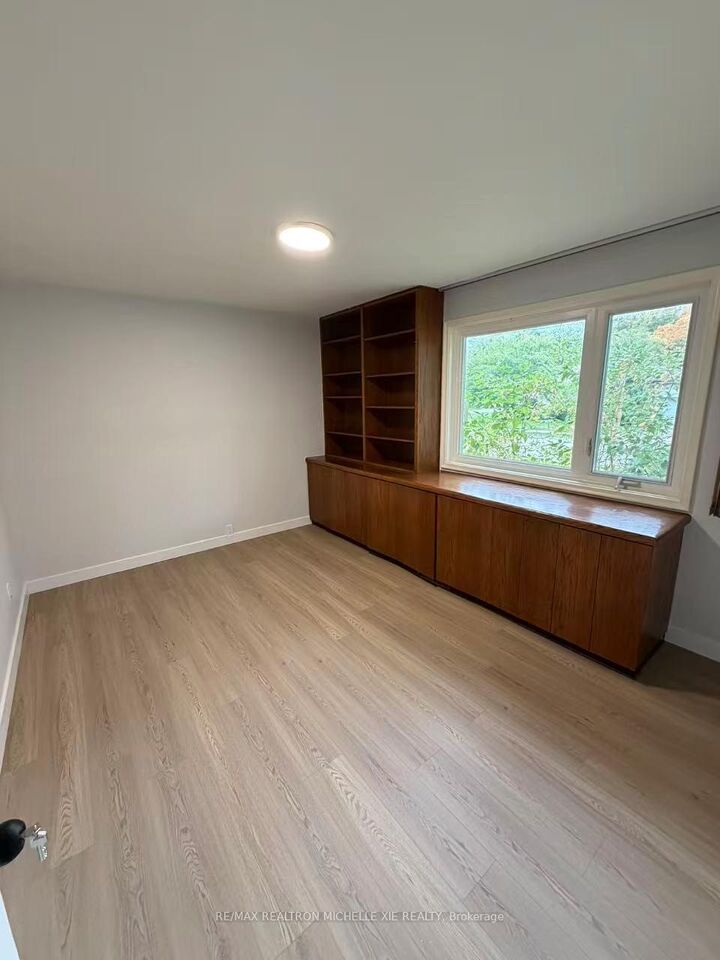 Property Photo:  85 Three Valleys Drive  ON M3A 3B8 