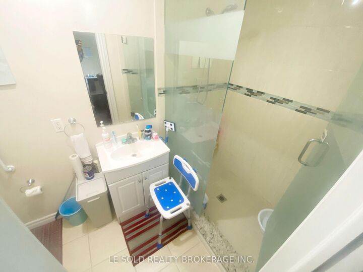 Property Photo:  21 Revcoe Drive 2nd Floor Room  ON M2M 2B9 
