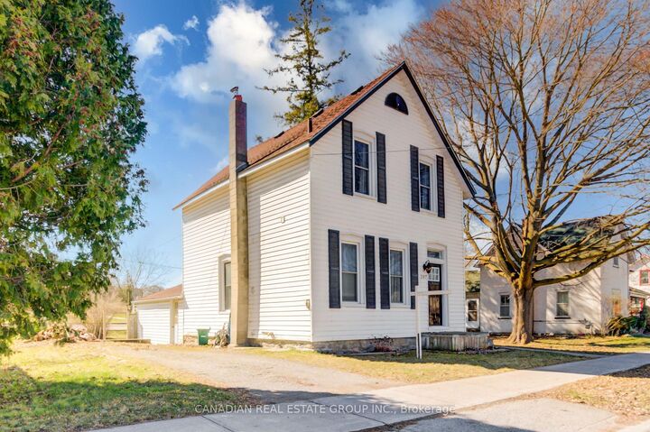 Property Photo:  207 Front Street N  ON K0L 1L0 