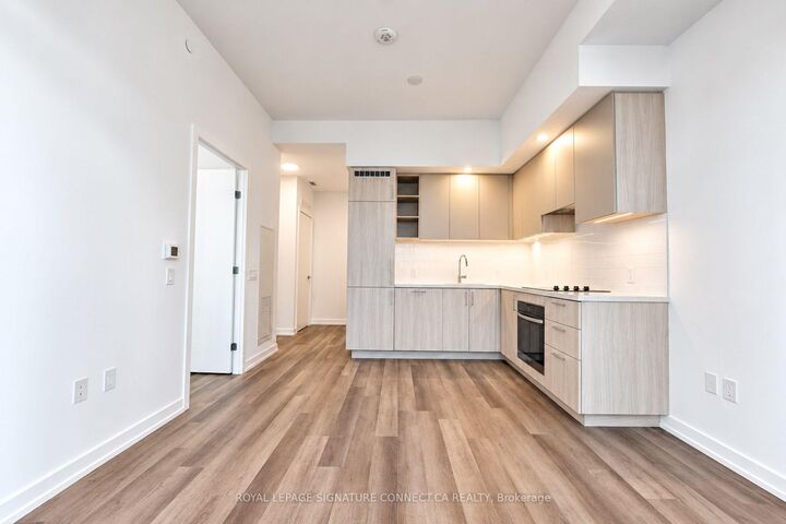 Property Photo:  21 Meadowdale Road 1906  ON L4K 0H6 