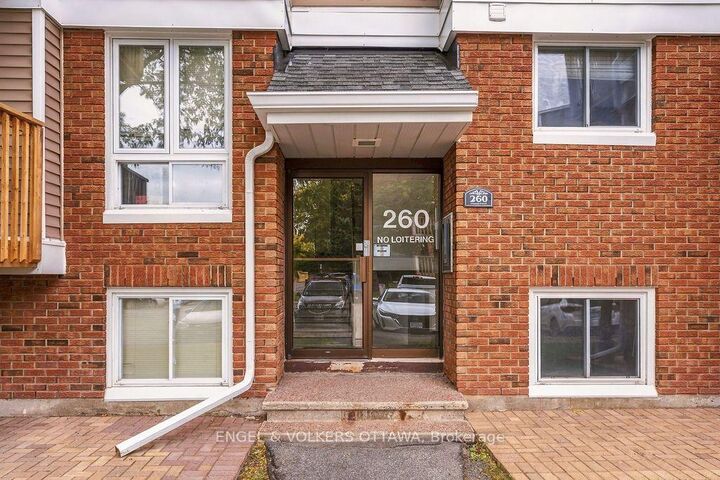 Property Photo: 260 Fenerty Court 8 ON K2L 3A7