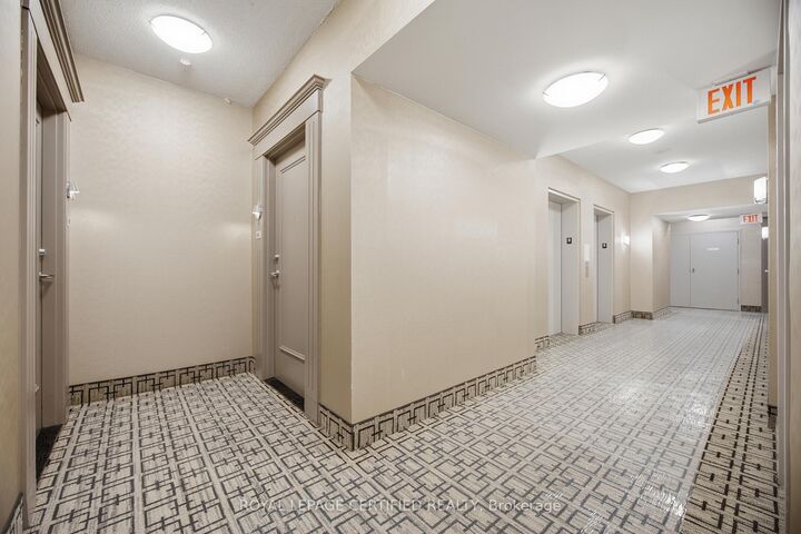 Property Photo:  225 Webb Drive 805  ON L5B 4P2 