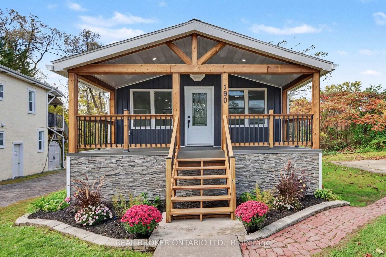 Property Photo:  190 Ormond Street  ON K6V 2L3 