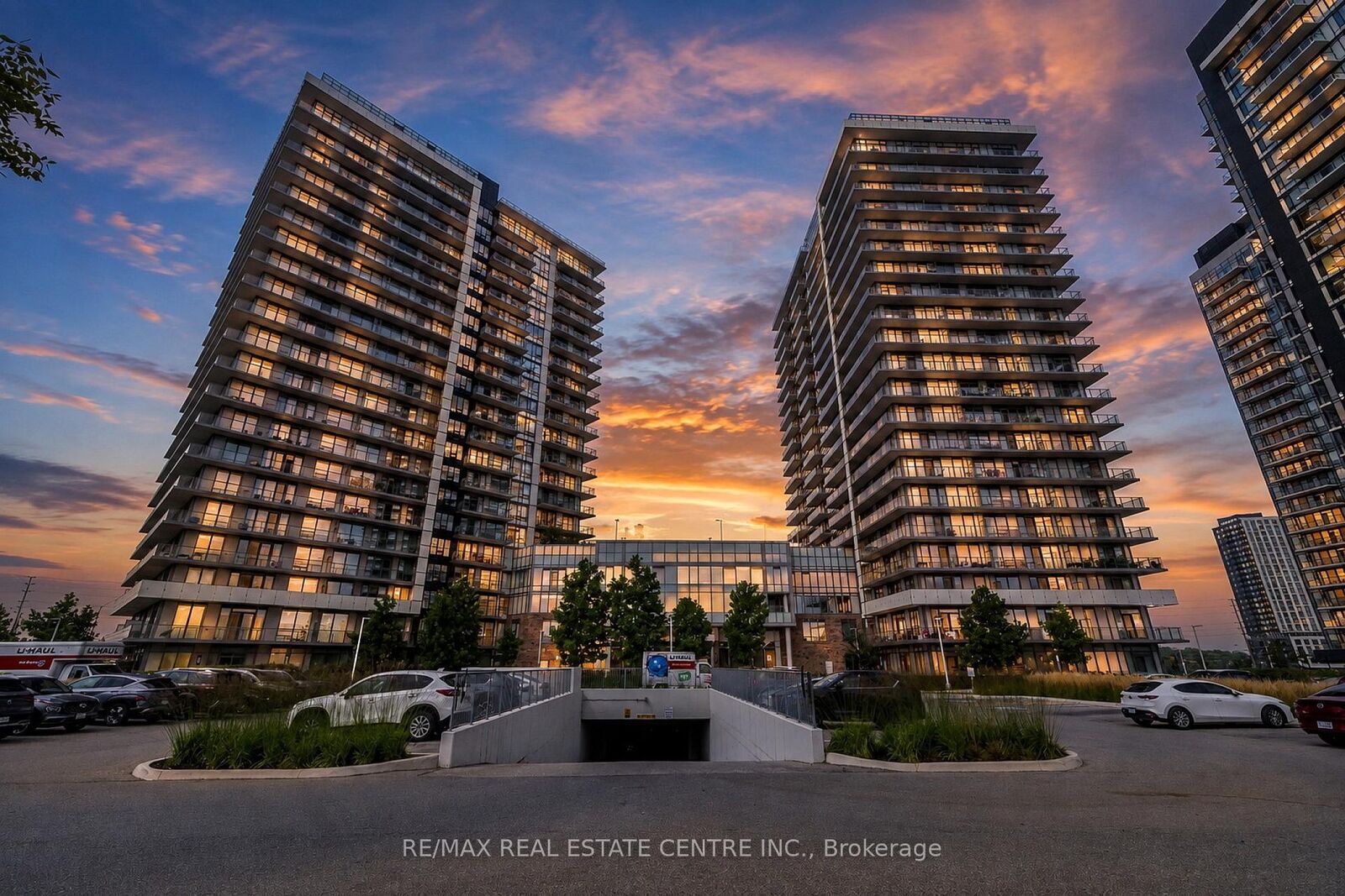 Property Photo:  4675 Metcalfe Avenue 1906  ON L5M 0Z8 