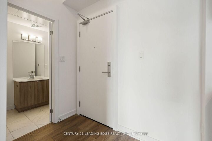 Property Photo:  2433 Dufferin Street 708  ON M6E 0B4 