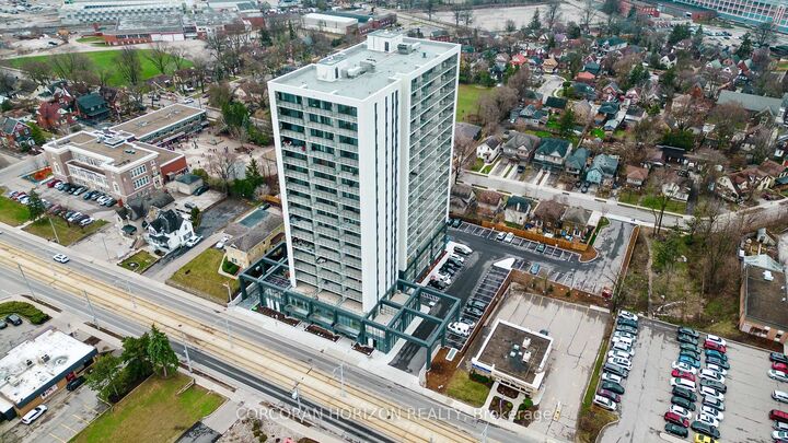 Property Photo:  741 King Street W 1412  ON N2G 0E9 