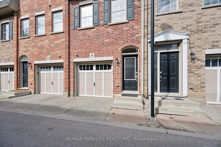 Property Photo:  4 Cheltenham Mews  ON N2H 0B2 