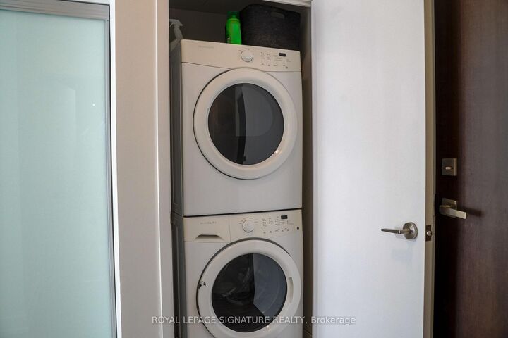 Property Photo:  1190 Dundas Street E 517  ON M4M 0C5 