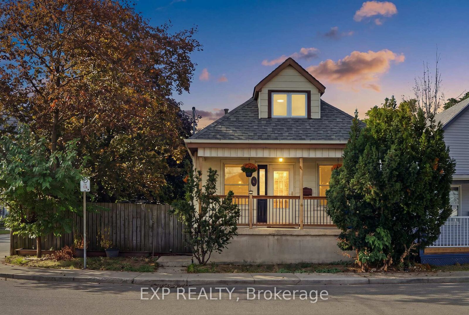 Property Photo:  264 Britannia Avenue  ON L8H 1X8 