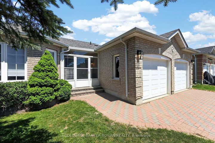 Property Photo:  61 Darling Crescent  ON L9R 1P5 