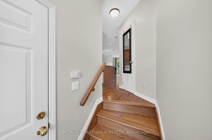 Property Photo:  363 Levis Avenue  ON K1L 6G6 
