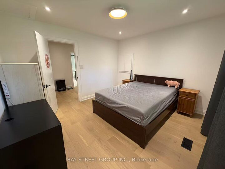 Property Photo:  25 Jeremy Drive Room  ON L3R 2K7 