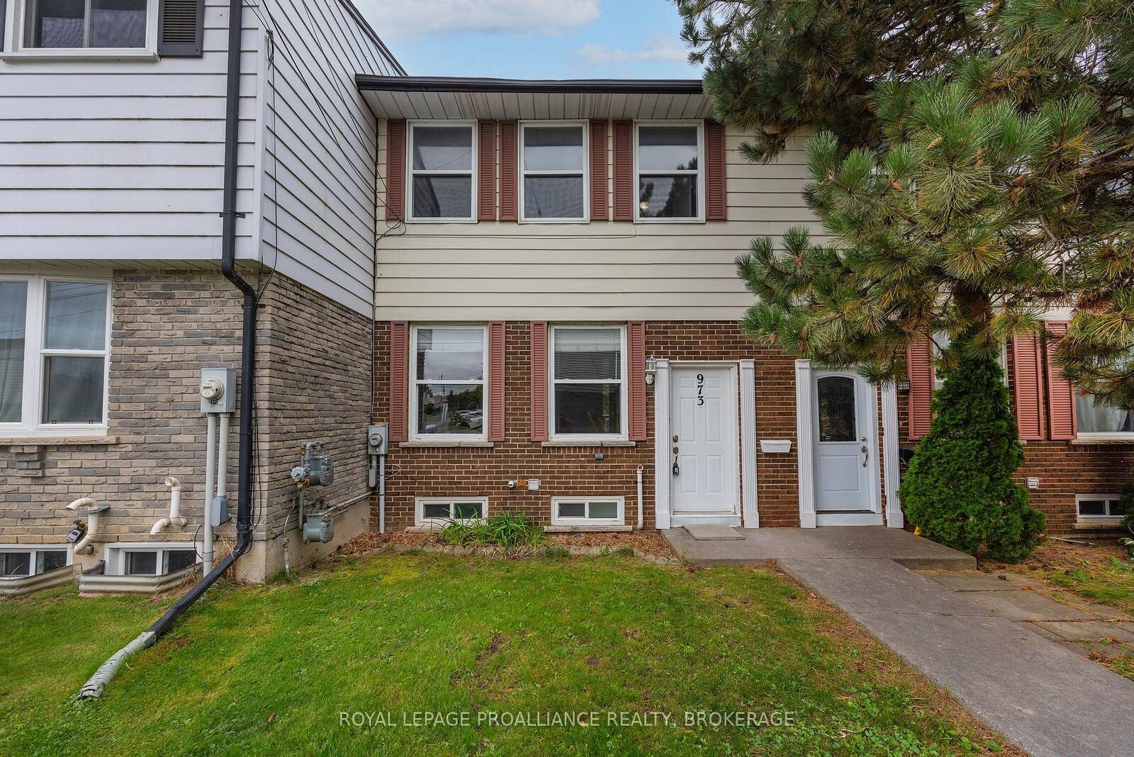 Property Photo:  973 Oakview Avenue 61  ON K7M 6W9 