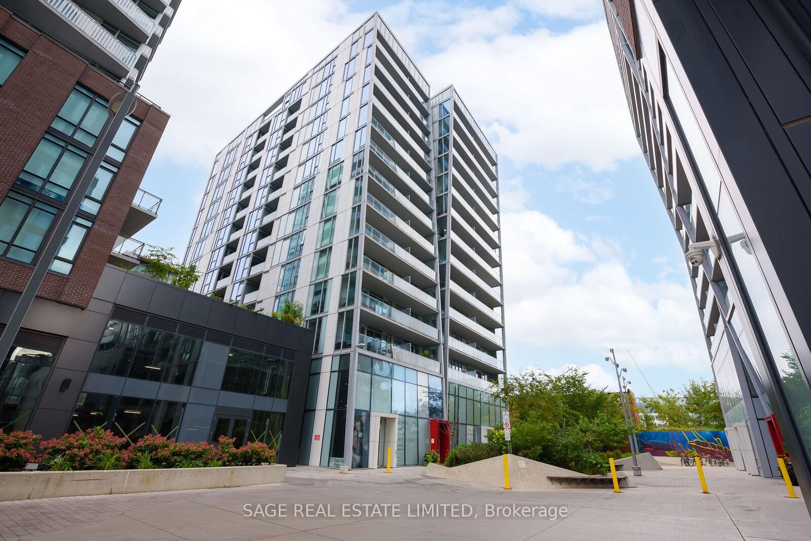 Property Photo:  25 Baseball Place 1008  ON M4M 2A5 