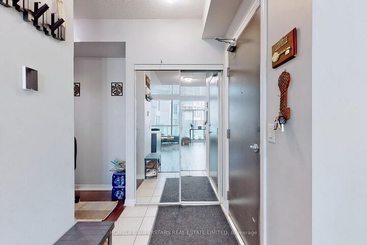 Property Photo:  223 Webb Drive 1013  ON L5B 0E8 